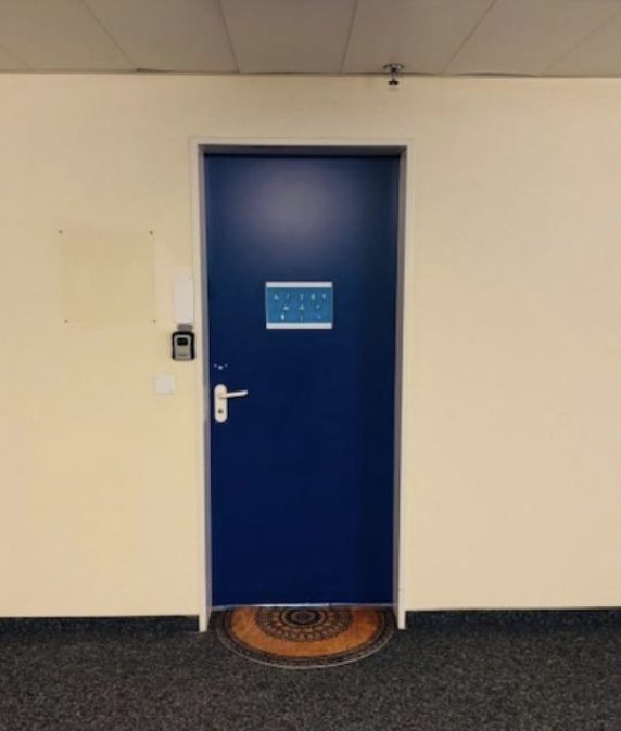 La porte du cabinet